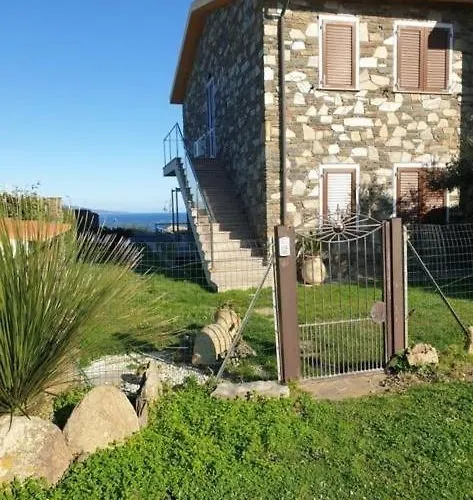 La Pelosa House 1 *
